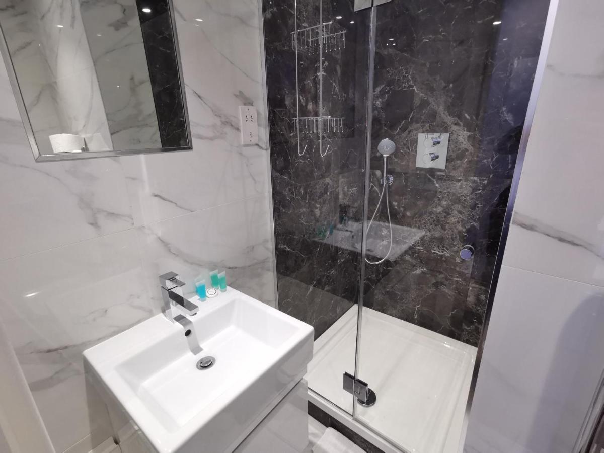 City Prime Apartments Londres Exterior foto A shower cubicle
