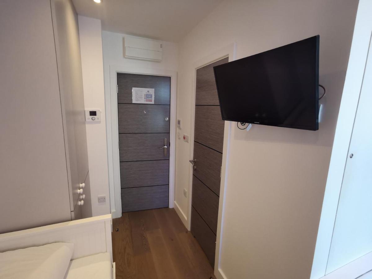 City Prime Apartments Londres Exterior foto A typical studio apartment in the UK