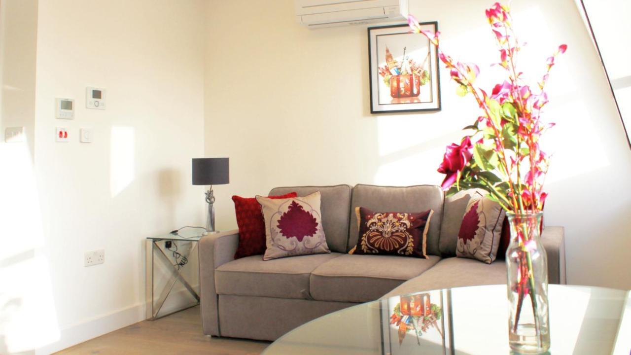 City Prime Apartments Londres Exterior foto A living room in a typical apartment
