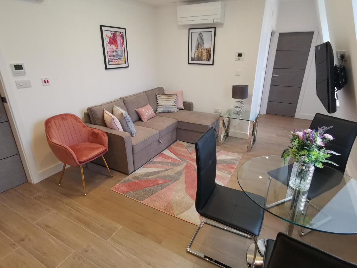 City Prime Apartments Londres Exterior foto A living room in a serviced apartment in London