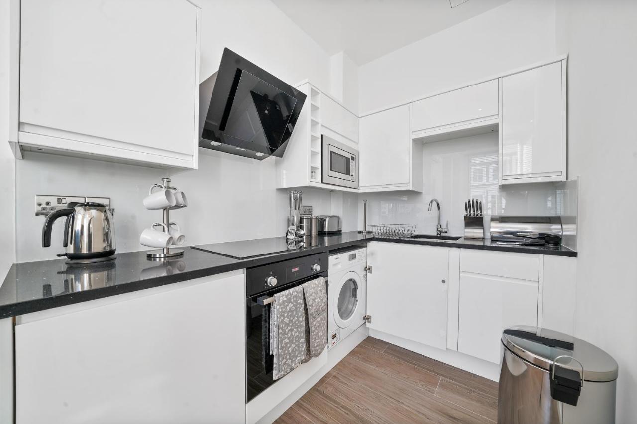 City Prime Apartments Londres Exterior foto A typical kitchen in a student flat
