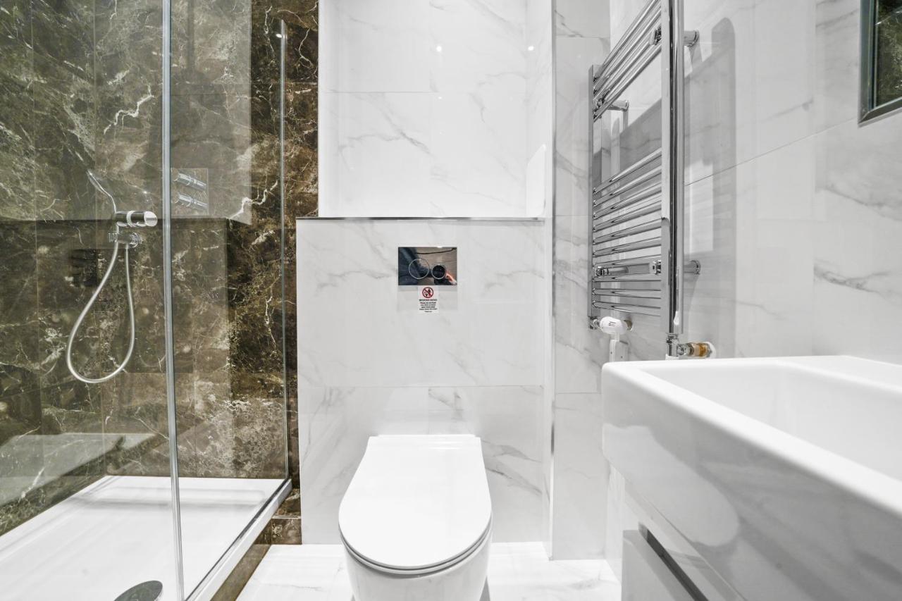 City Prime Apartments Londres Exterior foto A modern bathroom